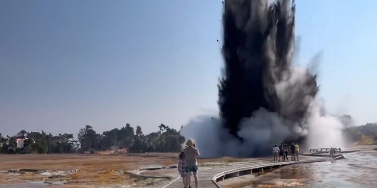 Yellowstone Hydrothermal Explosion